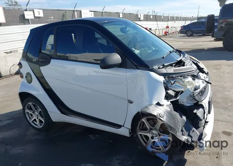 2008 Smart Fortwo Passion/Pure z USA, uszkodzony, nr VIN WMEEJ31X38K122370